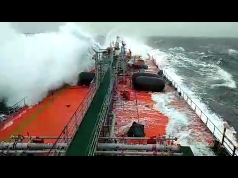 Ship in Storm | MONSTER WAVE DESTROYS Oil Tanker's Bridge in Baltic Sea!