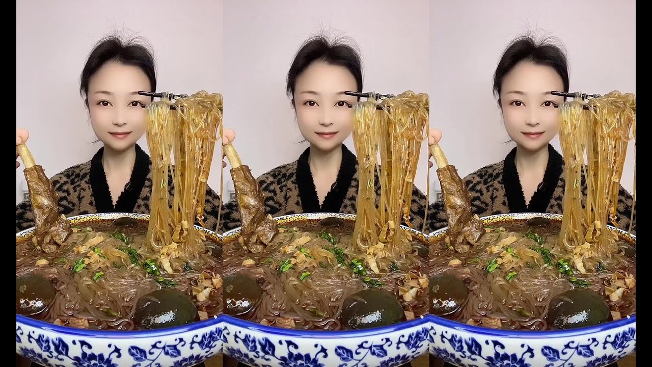 CHINESE MUKBANG SWEETFOOD,CAKE EATING SHOW EATING SPICY NOODLES YummyMukbang