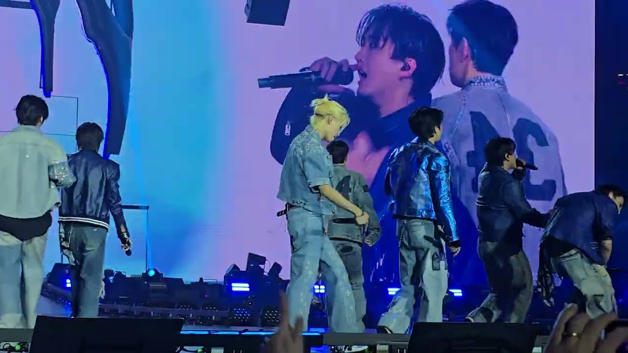 6/6/26 Stray Kids GIANT ( Korean Ver) & Walkin on Water dominATE Tour Arlington