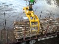 SENNEBOGEN - Timber Handling: 860 Mobile Material Handler operating a 3,0 m² log grab