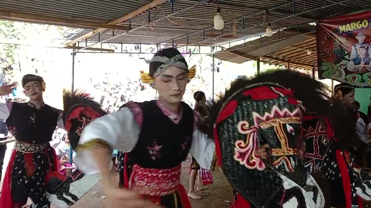 Tari kreasi PRAJURITAN "Sawego"||ebeg banyumasan MARGO BUDOYO GIRI LARAS live Derik susukan 