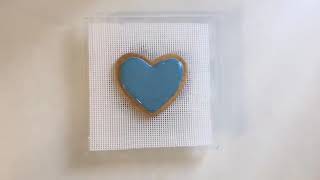 How to use the cookie turntable to decorate a sugar cookie