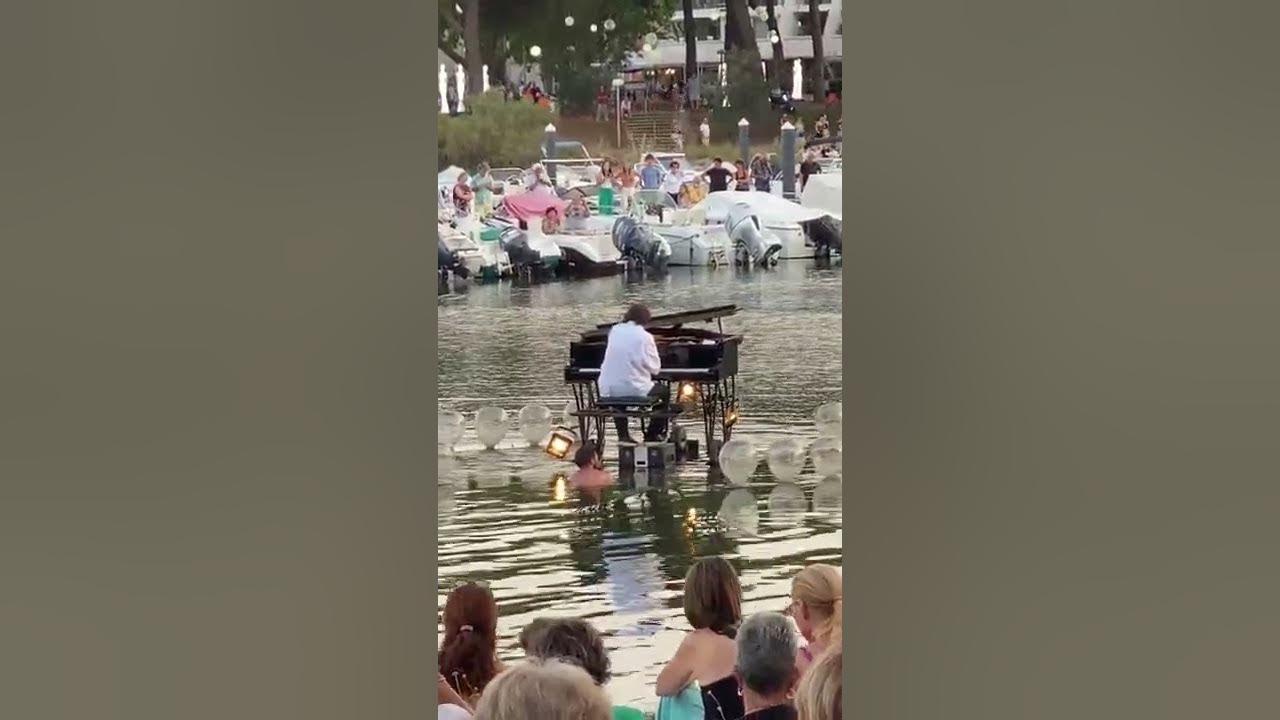 Concert piano sur l'eau André Manoukian à La Grande Motte étang du Ponant YouTube