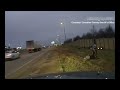 A person driving a truck at high speed hit a driver while a police officer had him stopped 👮🚨👮♀️