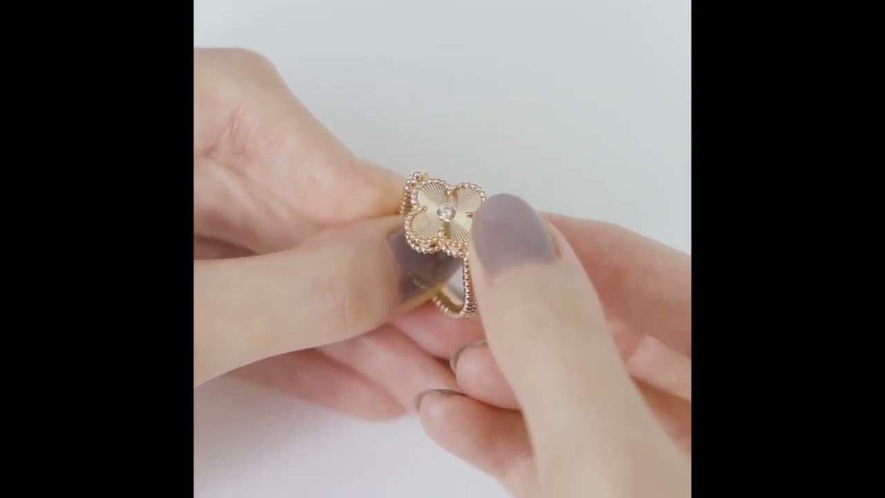 最新トランスフォーマブル名品】Van Cleef & Arpelsの『ヴィンテージ 