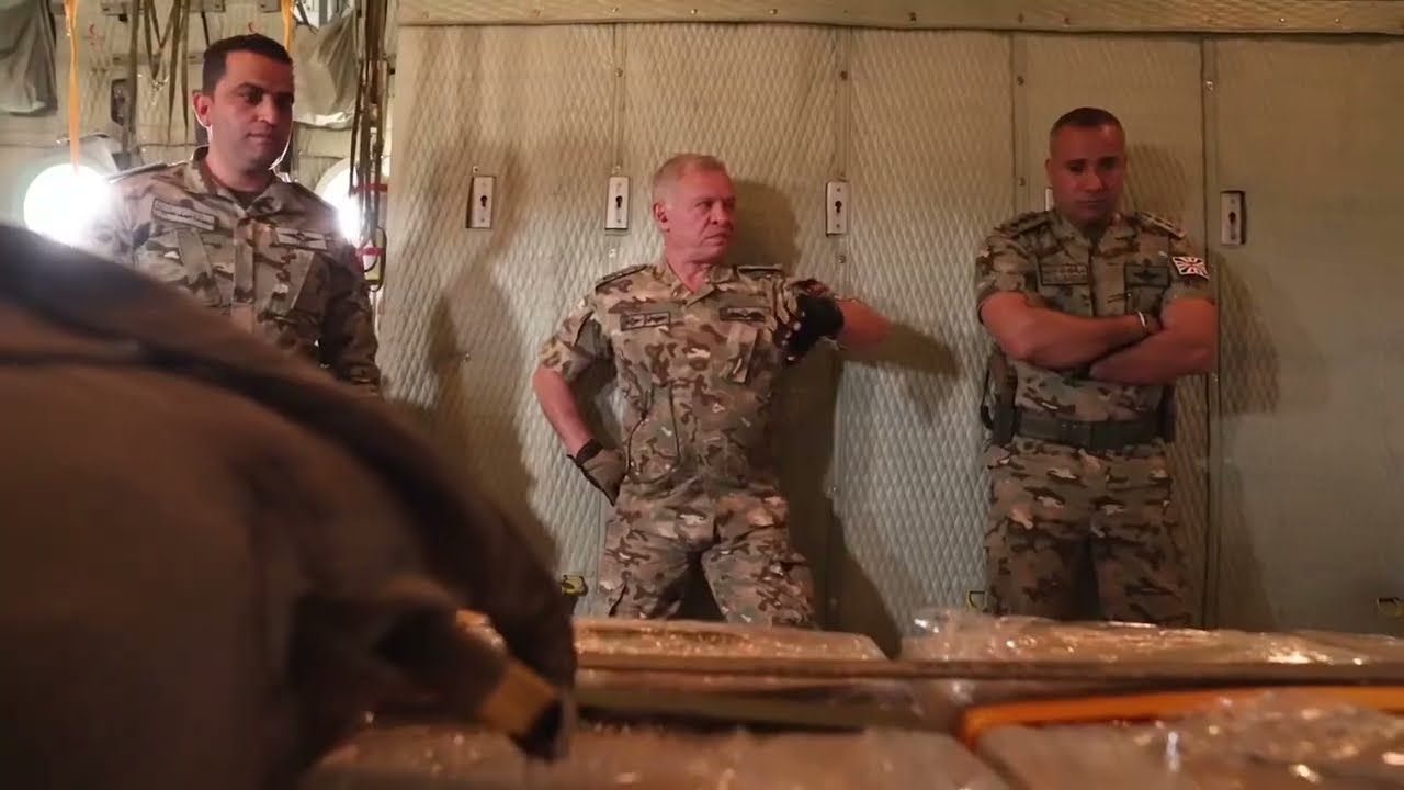 ‏جلالة الملك عبدالله الثاني في عمليات الإنزال الجوي للمساعدات لأهل ⁧‫#غزة‬⁩ اليوم ⁧‫