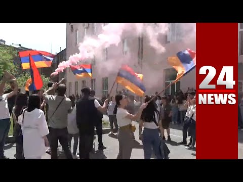 Ուսանո՛ղ, զարթնի՛ր, ուսանո՛ղ, ոտքի՛. ցուցարարները դրոշով մտան Բրյուսովի անվան համալսարան