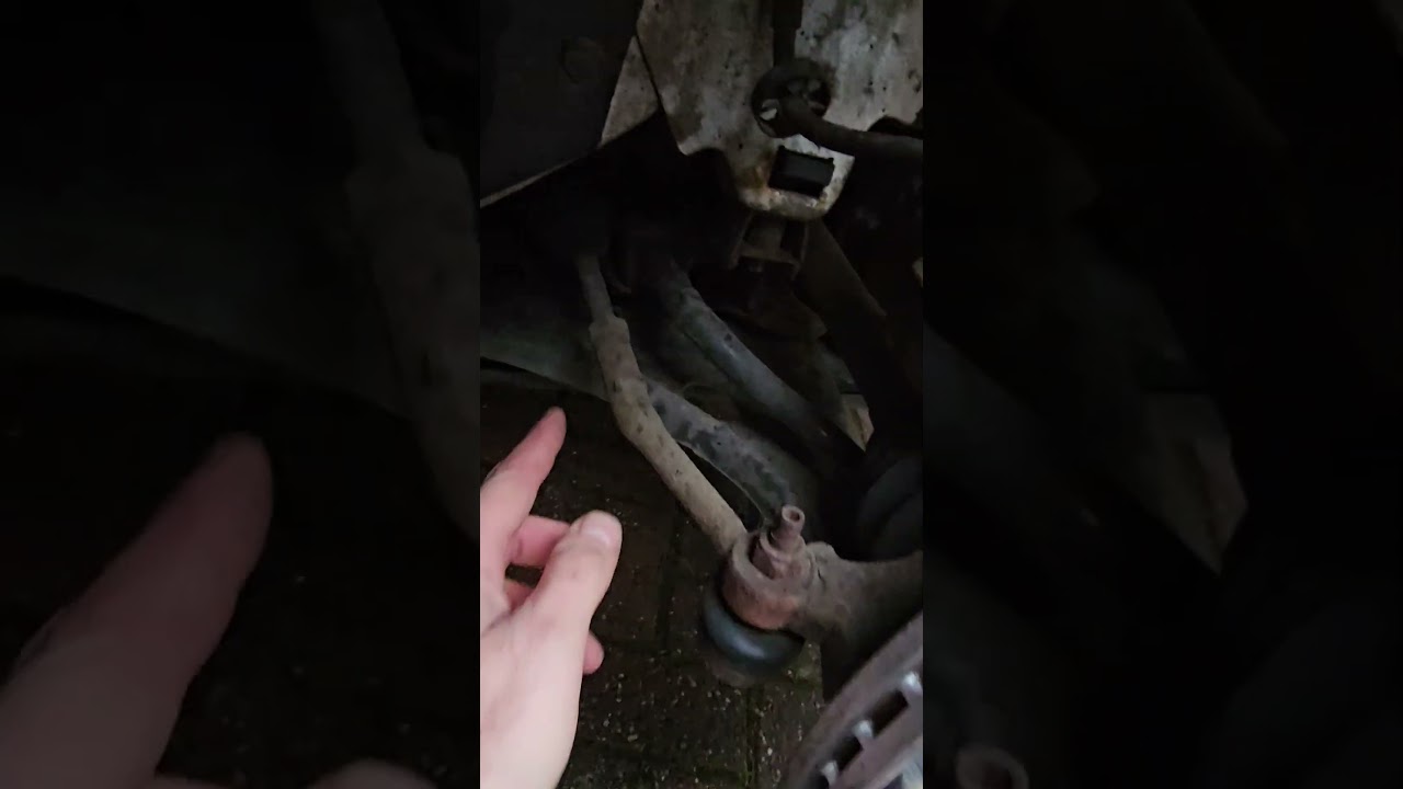 #citreon #tracking #repairing #mechanic #diy #ds3 #garage #petrolhead #balljoint #steering