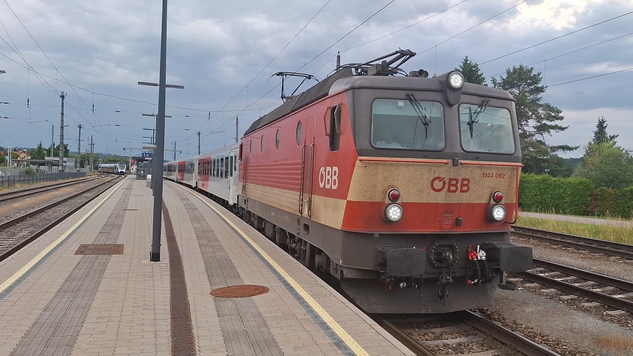 Abfahrt der 1144 092-4 am REX3914 in Rohr-Bad Hall am 3.7.2025