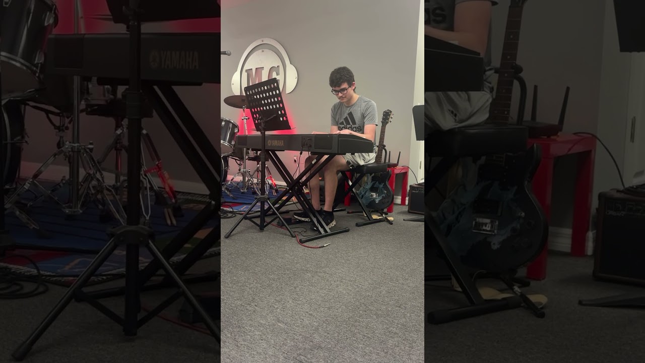 Piano solo by Chris Kennon