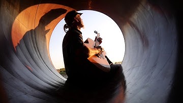 Guitar in the pipeline with incredible delay ! LITTLE HENRI | Armin Küpper