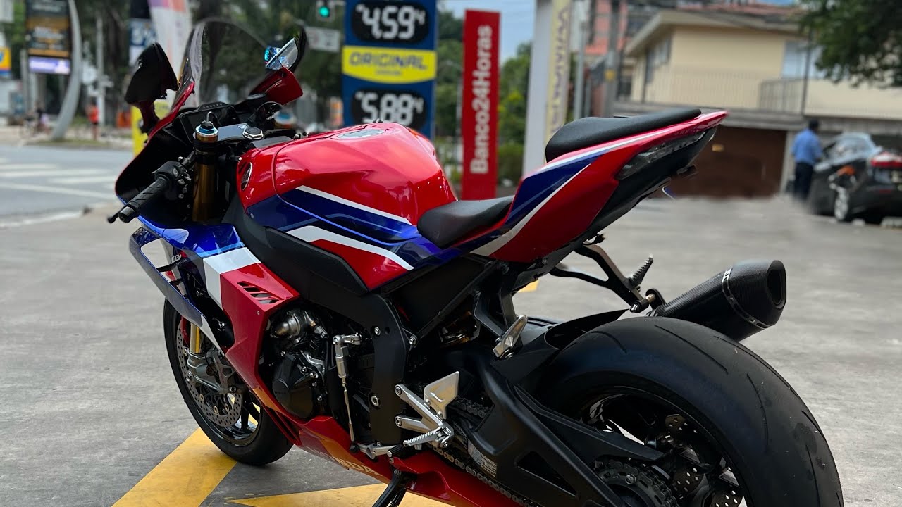TOMEI UMA FECHADA A 200KM/HR CBR 1000 RR-R e S1000RR