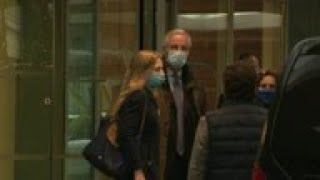 EU chief negotiator arrives for Brexit talks in London