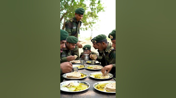 Indian Army Soldiers Sharing a Meal Together 🍛🇮🇳
