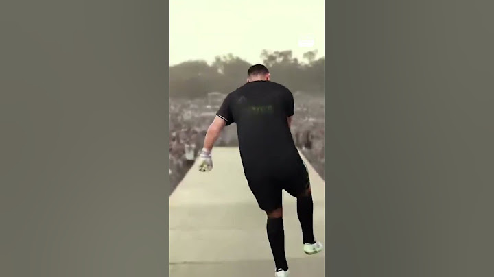 "Dibu" Martínez 🇦🇷 did it again 🕺