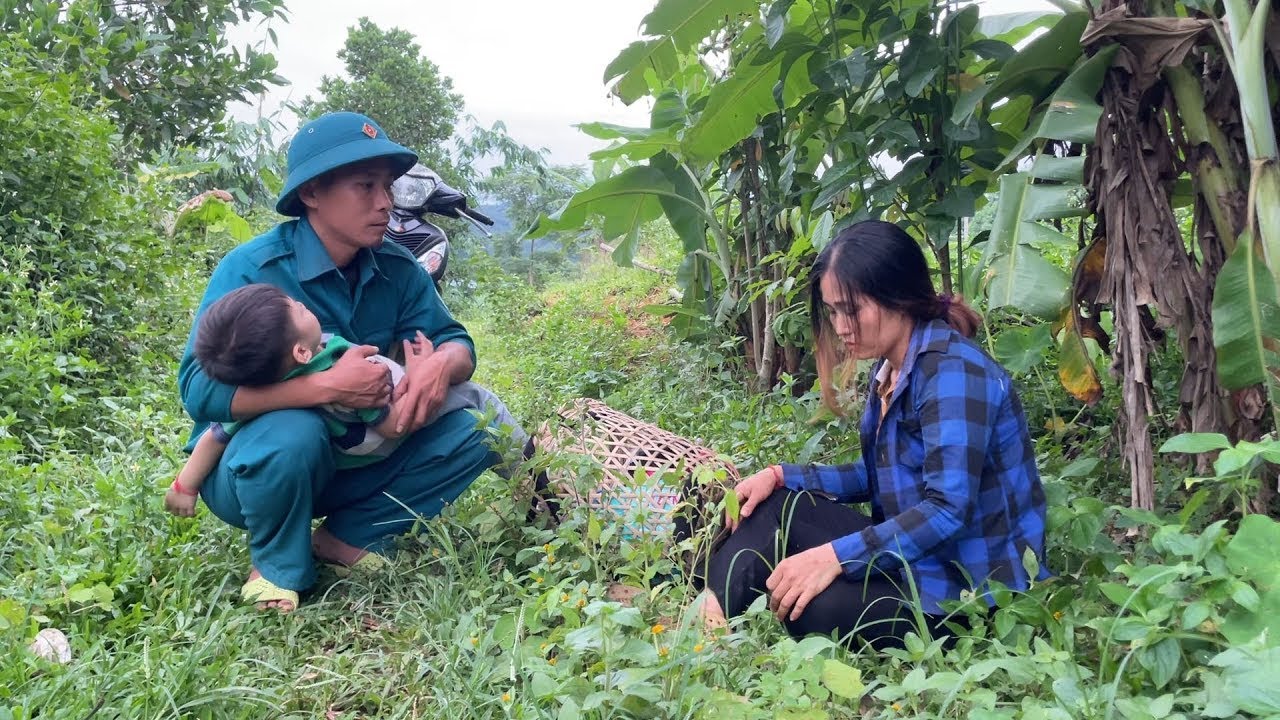 A single mother in distress in the forest was fortunate to receive help ...