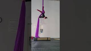 pocket lock crossback sequence into knee  drop #aerialsilks