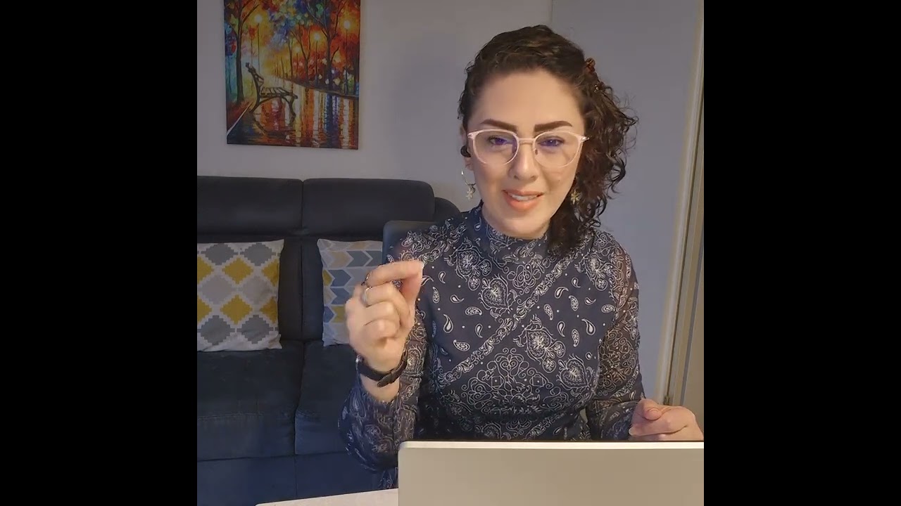 این روزهااصلا دل ودماغ کتاب خوندن ندارم😔شماچطور؟کتاب دنیای سوفی. کتاب خوانی بامونا 🥰