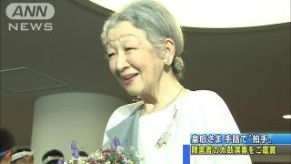 皇后さま手話で拍手も　障害者の太鼓演奏を鑑賞（13/10/07）