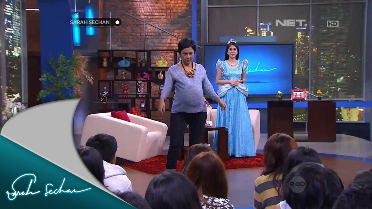 Sarah Sechan - Sandra Dewi mendapat tantangan lomba makan mie bareng Sarseh