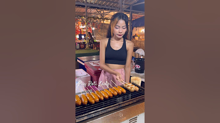 This little girl is cute and shy.- Thai Street Food #shorts