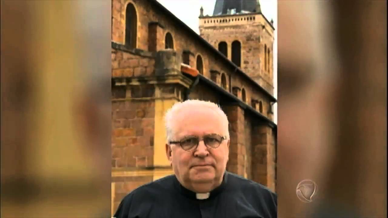 Vítimas de padre pedófilo pedem explicações ao Vaticano YouTube