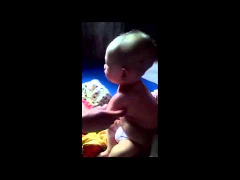 Cara Pijat Tradisional untuk Bayi - YouTube