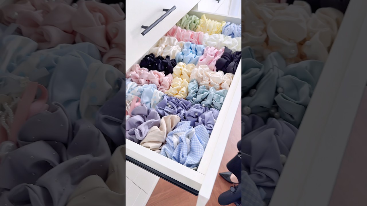 carefully packaging a jewellery for US customer 