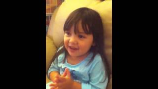 Riley singing "Apple Pie" from Max & Ruby
