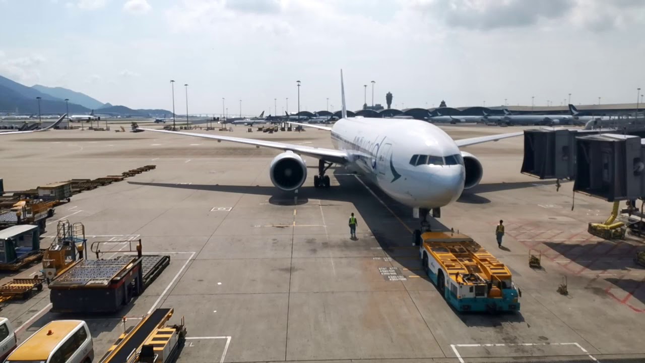 Cathay Pacific HKIA Ramp Operations Timelapse - YouTube