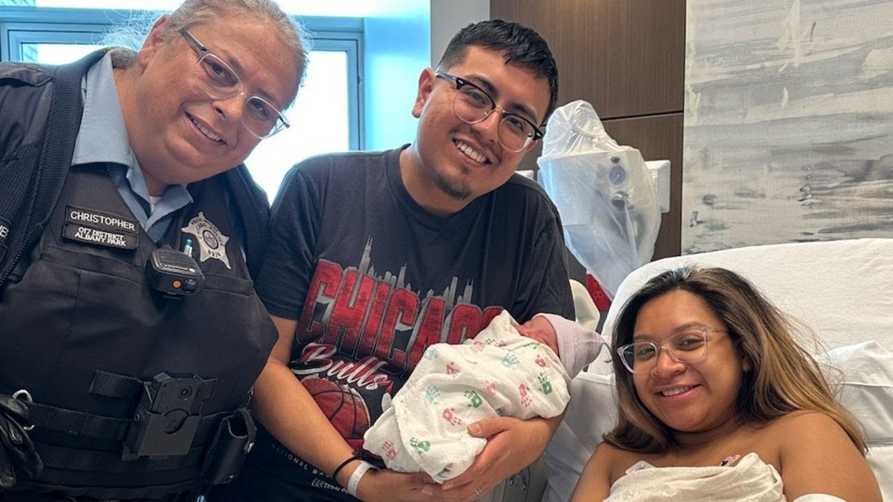 Chicago police officer delivers baby on the job - YouTube
