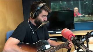 Video thumbnail of "NO POTS TANCAR-NOS A TOTS – JOAN DAUSÀ en directe a iCat fm"