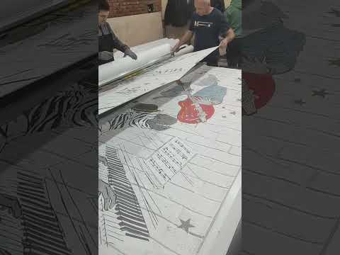 Как печатают фотообои