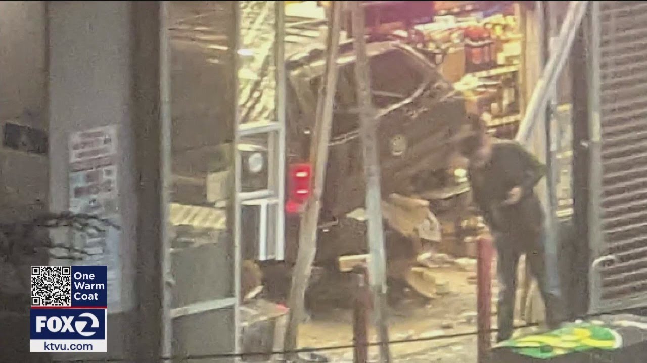 Thieves crash SUV into Oakland store, target ATM - YouTube