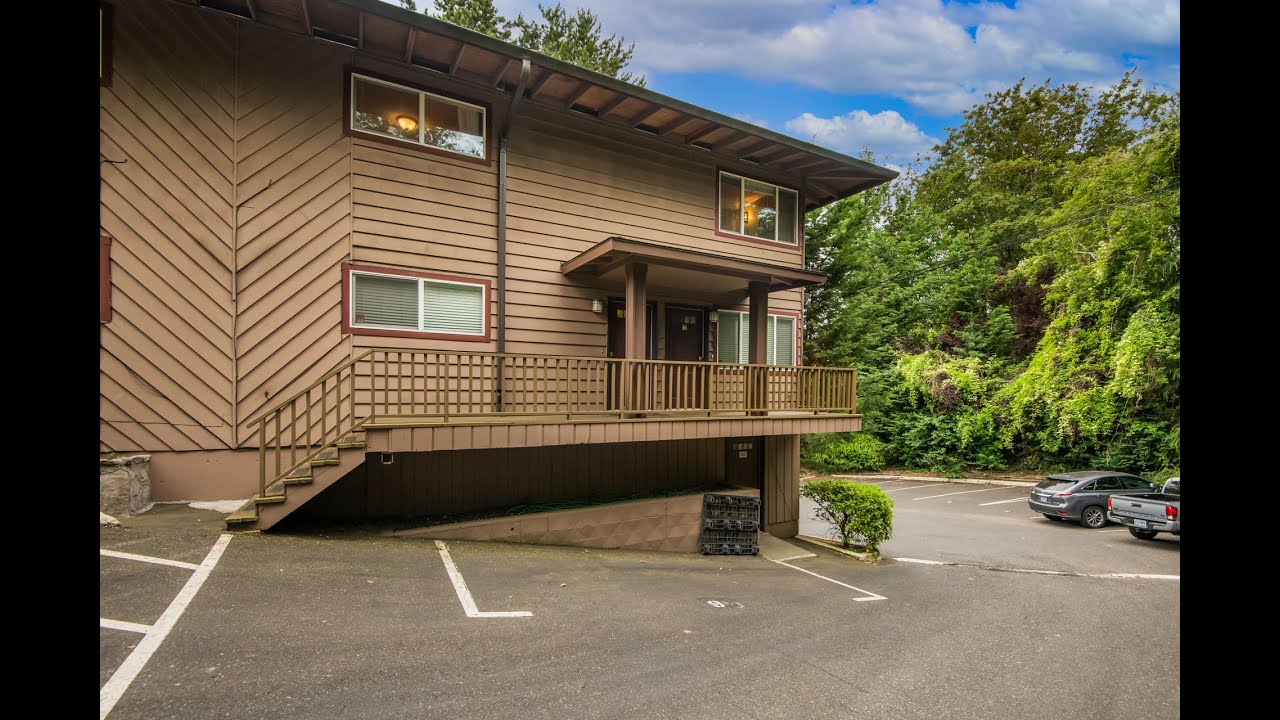 1035 SW Bertha Blvd  Portland, OR 97219