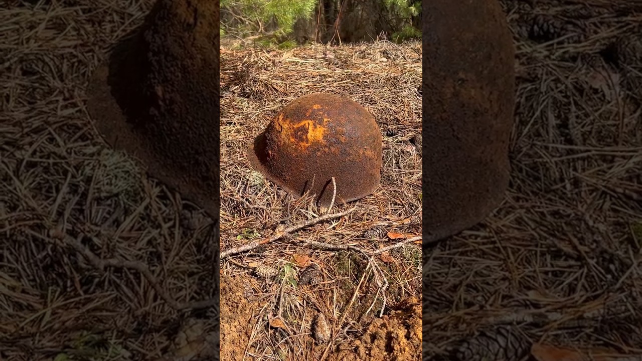 Советский стальной шлем СШ40 в углу блиндажа.           