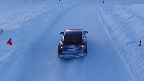 Snow Laps In Tesla Model 3 ❄️🌨️🎄