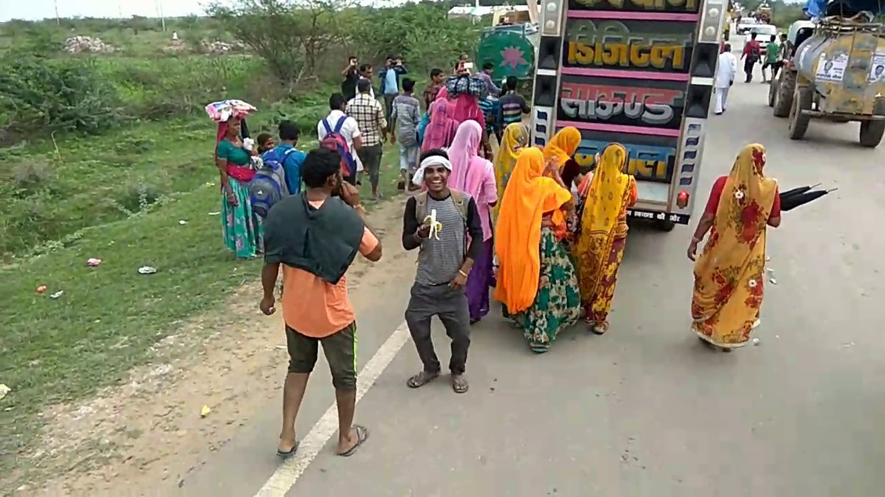 Desi dance in diggi yatra