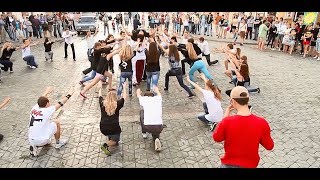 Танцевальный флешмоб в Крыму Танцевальный флешмоб в Крыму