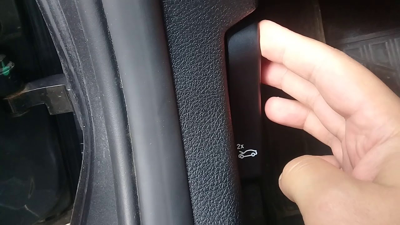 Рычаг открытия капота рено дастер. Как вскрыть ключ форд фокус 3. 001 как открыть. Как открыть смену в 1с. Вскрыть машину.