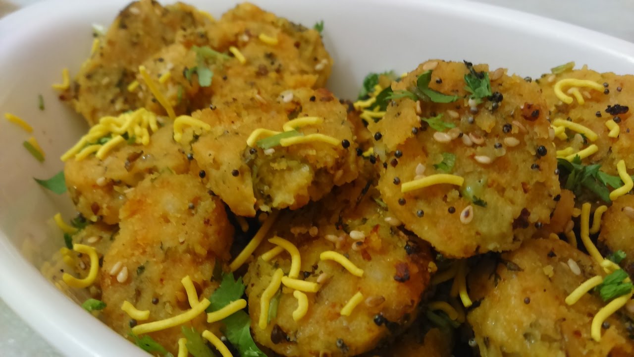 Khichdi Na Muthiya dhokla recipe : how to make MUTHIYA form left over ...