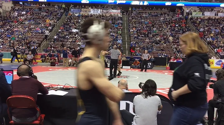 Notre Dame wrestler Andrew Cerniglia wins the 2019...