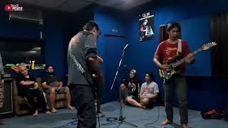 Vocalis Asli Andromedha 10 Finalis Festival Rock Indonesia Ke 5  Log Zhelebour 