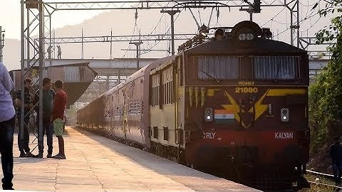 SUPERFAST PRAGATI EXPRESS UPGRADED!!! | BRAND NEW UTKRISHT COACHES SKIPPING DIVA | INDIAN RAILWAYS