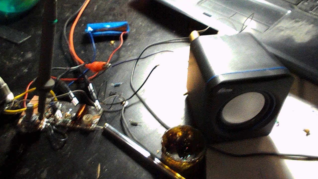 Сверхрегенератор с питанием от одной батарейки - YouTube