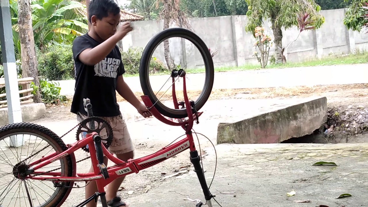 Memperbaiki sepeda🚴
