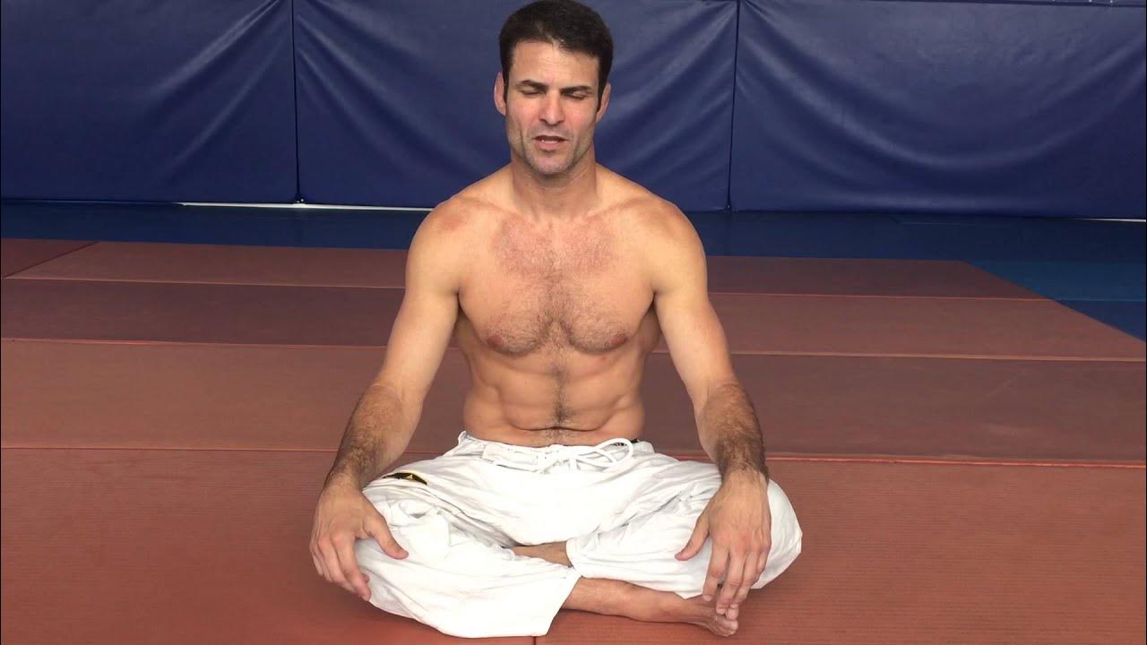 Paulo Guillobel teaching breathing techniques to improve your Jiujitsu