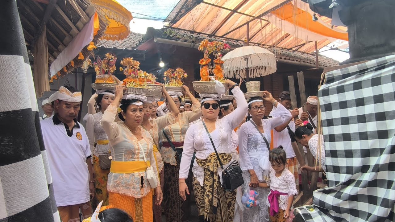 MELASTI LAN MEMASAR PASEK JAMBOT