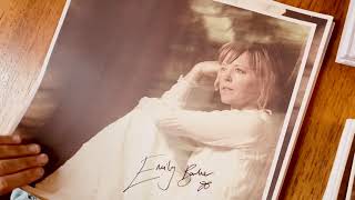 Emily Barker - A Dark Mumuration of Words (signing prints)
A Dark Murmuration of Words is out now - https://smarturl.it/eb-words
Signing the limited edition prints that come with orders from my Bandcamp page - while stocks last!
#ADarkMurmurationofWords
#newalbum
#vinyl
#CD
#signedprints
Stay in touch:
https://emilybarker.com
https://facebook.com/emilybarkerhalo
https://twitter.com/emilybarkerhalo
https://instagram.com/emilybarkerhalo
Subscribe for more videos: https://smarturl.it/halo-youtube Emily Barker - A Dark Mumuration of Words (signing prints)