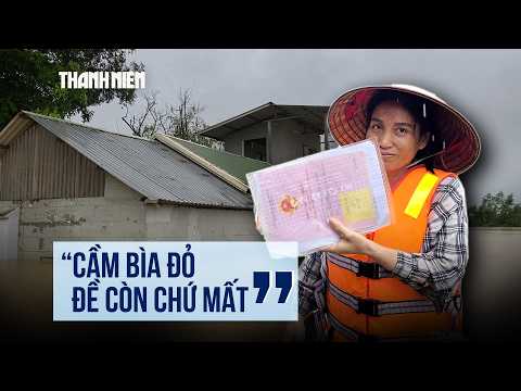 Xóm nhỏ ngoại thành hóa 'ốc đảo', người dân cầm sổ đỏ chạy lũ